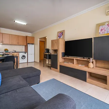 Sunlit Poolside Retreat W/ Balcony By Hostwise * Portimao