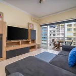 Sunlit Poolside Retreat W/ Balcony By Hostwise Апартаменты