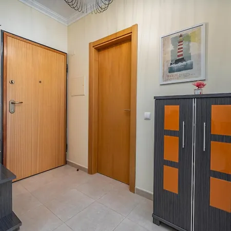 Apartamento Sunlit Poolside Retreat W/ Balcony By Hostwise Portimão