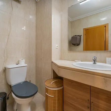 Appartamento Sunlit Poolside Retreat W/ Balcony By Hostwise Portimão